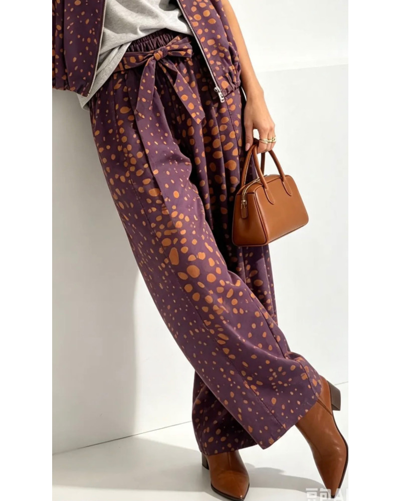 P109.932Couleur:VI. Violine                              