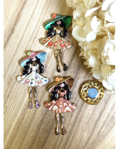 Broche Aimantée Femme en Robe et Chapeau 