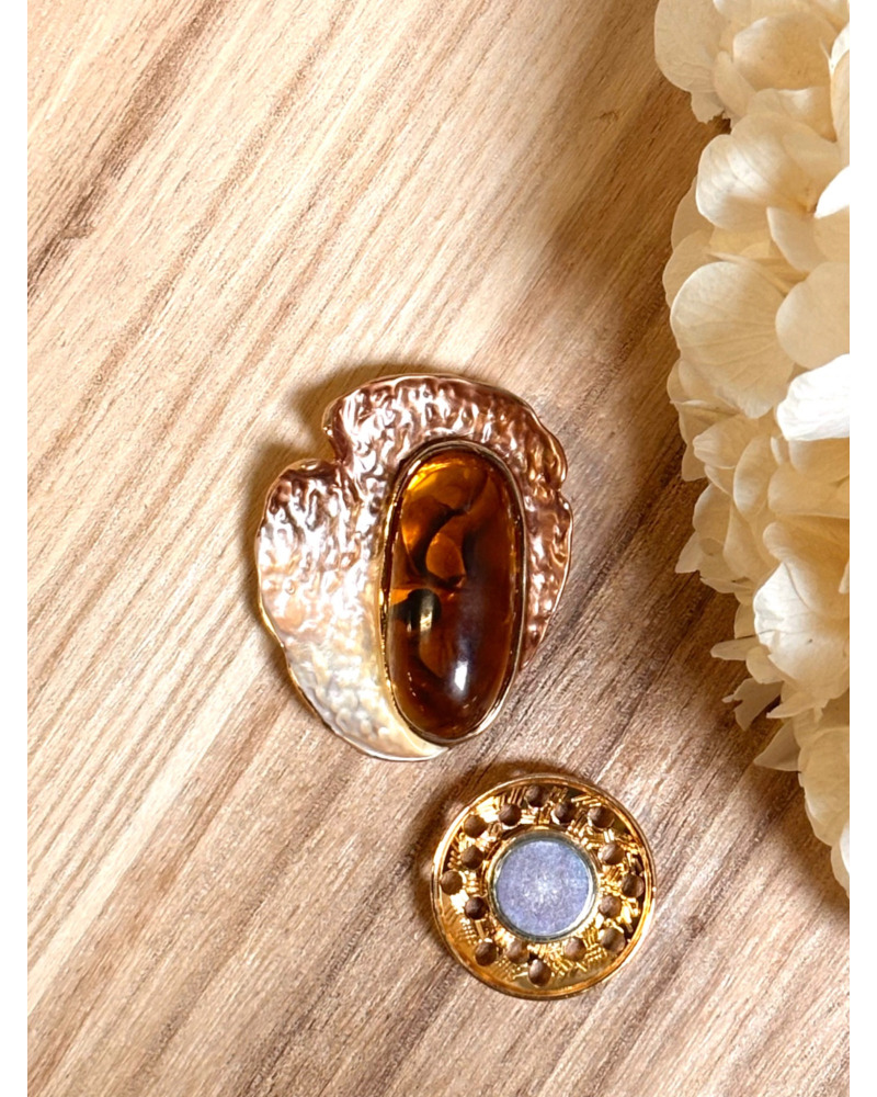 Broche Aimantée Abstraite Cabochon Ambré 