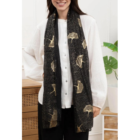 Comment porter un foulard : 5 façons élégantes de le nouer